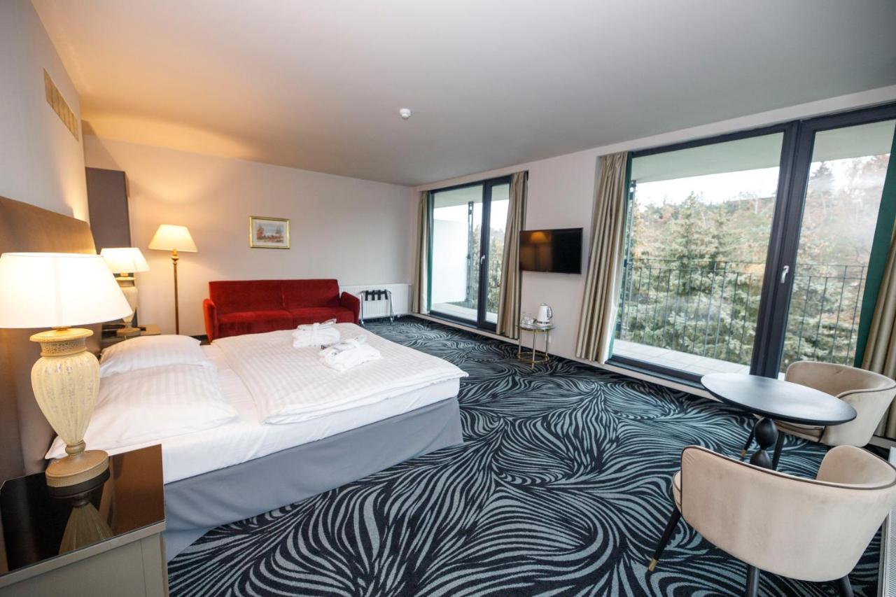 Parkhotel Carlsbad Inn Dalovice Екстериор снимка