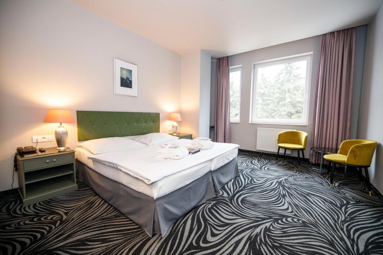 Parkhotel Carlsbad Inn Dalovice Екстериор снимка